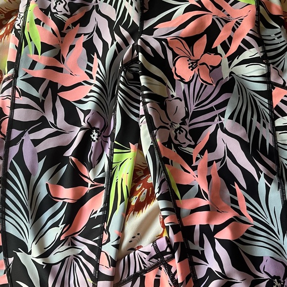 Fluorescent Tropical patterned legging - Picture 4 of 4